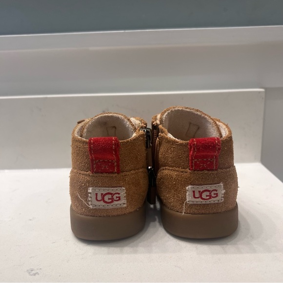 Infant Ugg Chukka Boot - Picture 3 of 8